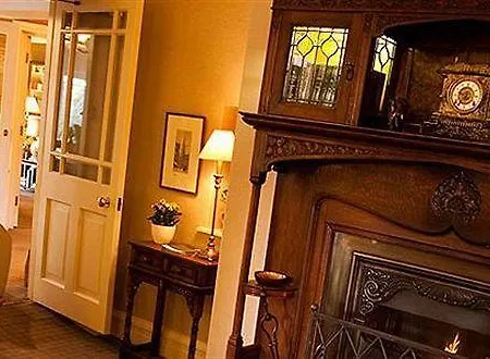 Hotel Gilpin & House