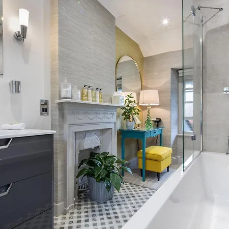 Hotel Gilpin & House