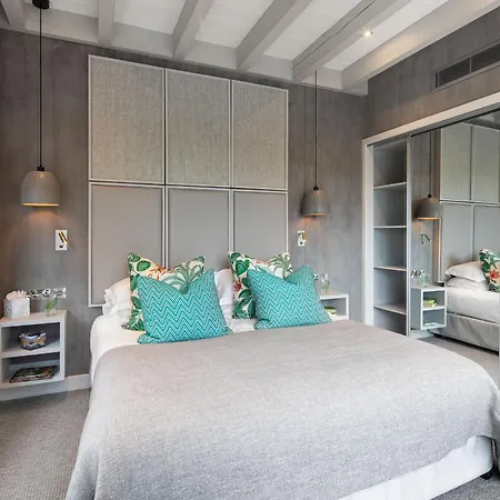 Hotel Gilpin & House