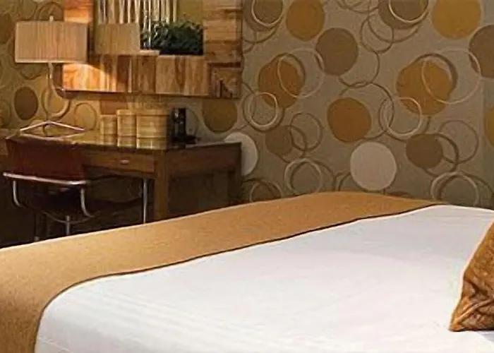 Hotel Gilpin & House